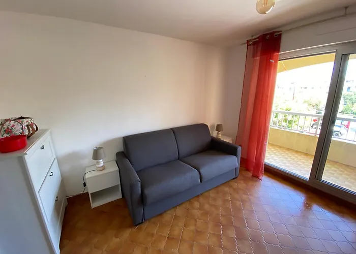 Et Commerces A 300 M A Pied, Ideal Апартаменты *